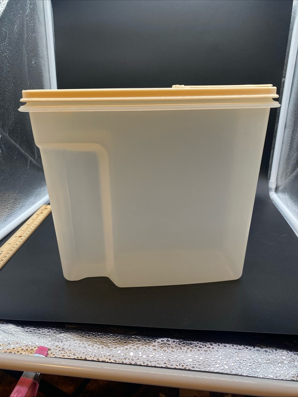 RubberMaid Cereal Keeper 21 cup Servin’ Saver